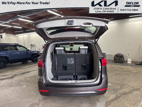 Used 2017 Kia Sedona LX w/ LX Essentials Premium Package image 13