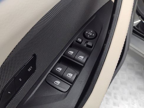 Used 2025 BMW i4 xDrive40i w/ Premium Package image 9