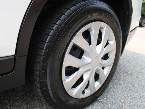 Used 2015 Nissan Rogue S AWD/4WD image 12
