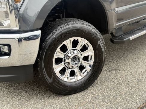 Used 2019 Ford F250 XLT w/ XLT Premium Package AWD/4WD image 2