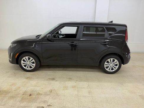 Used 2025 Kia Soul LX FWD image 2