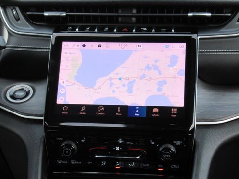 Used 2023 Jeep Grand Cherokee L Limited w/ Luxury Tech Group II RWD image 17