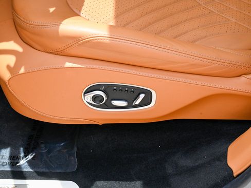 Used 2024 Aston Martin DBX AWD/4WD image 18