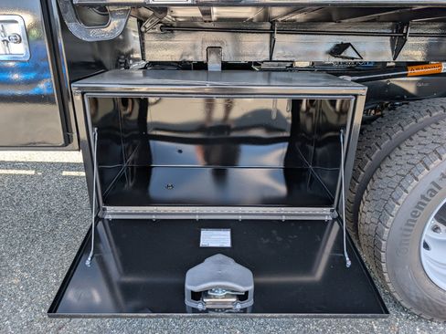 New 2025 Ford F550 4x4 Crew Cab image 17