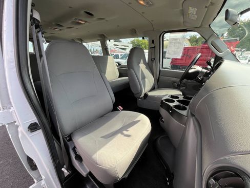 Used 2006 Ford E-350 and Econoline 350 XLT RWD image 22