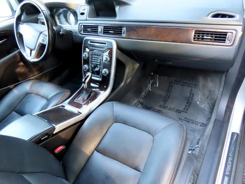 Used 2016 Volvo XC70 T5 Premier w/ Proximity Package image 19