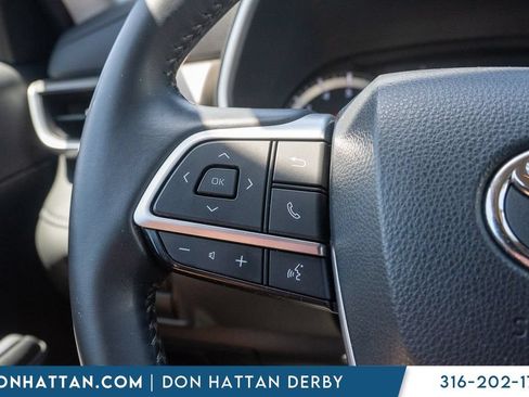 Used 2023 Toyota Highlander XLE FWD image 13