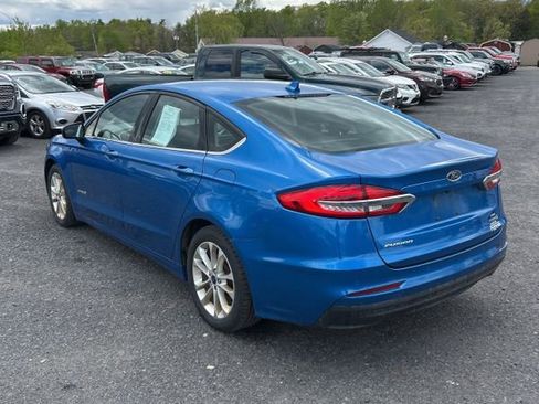 Used 2019 Ford Fusion SE FWD image 2