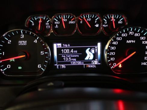 Used 2018 Chevrolet Suburban LT image 50