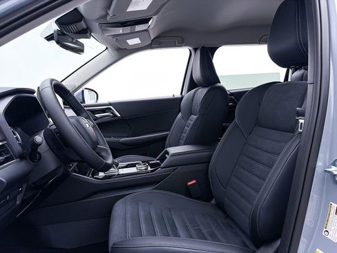 New 2026 Mitsubishi Outlander SE image 10