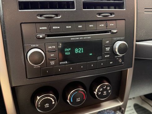 Used 2012 Jeep Liberty Sport image 27