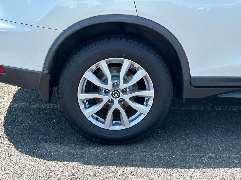 Used 2018 Nissan Rogue SV AWD/4WD image 7
