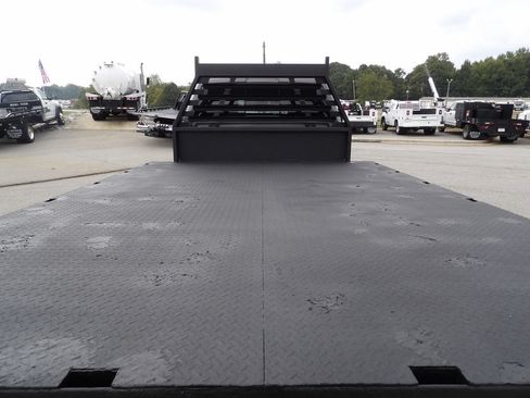 Used 2023 RAM 5500 Tradesman w/ Chrome Appearance Group AWD/4WD image 49