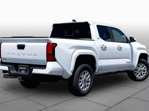 Certified 2024 Toyota Tacoma SR5 w/ SR5 Upgrade Package AWD/4WD image 12
