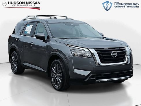 Used 2024 Nissan Pathfinder SL w/ SL Premium Package image 1
