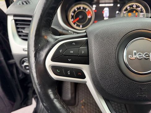 Used 2017 Jeep Cherokee Trailhawk image 18