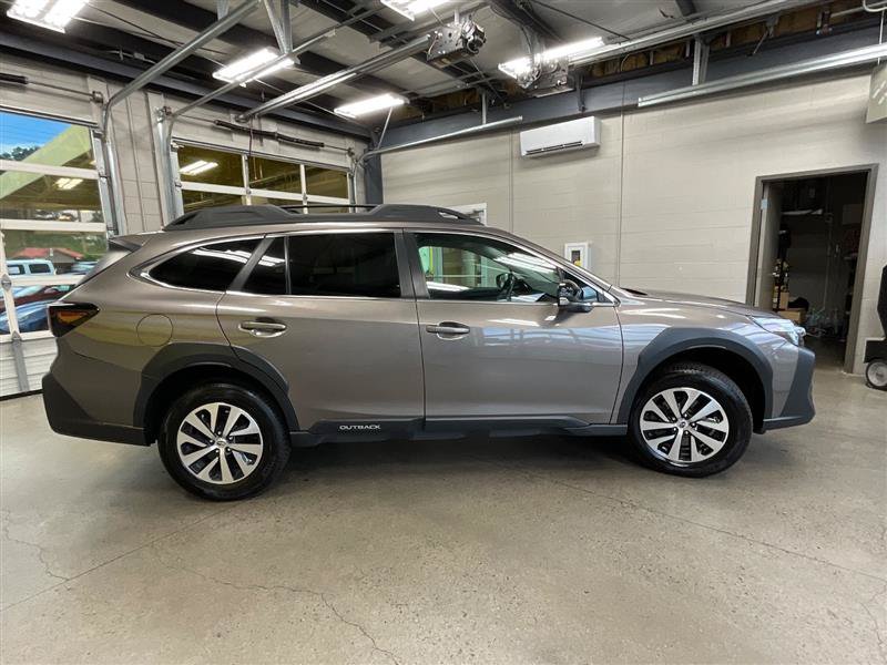 Used 2023 Subaru Outback Premium AWD/4WD image 6