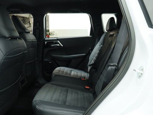 New 2026 Mitsubishi Outlander LE FWD image 24