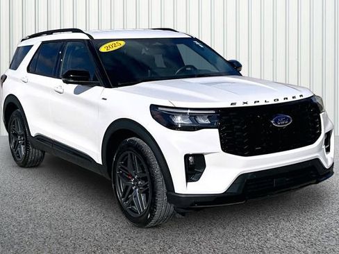 Used 2025 Ford Explorer ST-Line w/ ST-Line Street Pack image 1