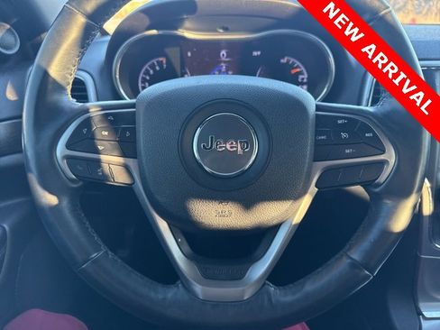 Used 2018 Jeep Grand Cherokee Altitude image 15