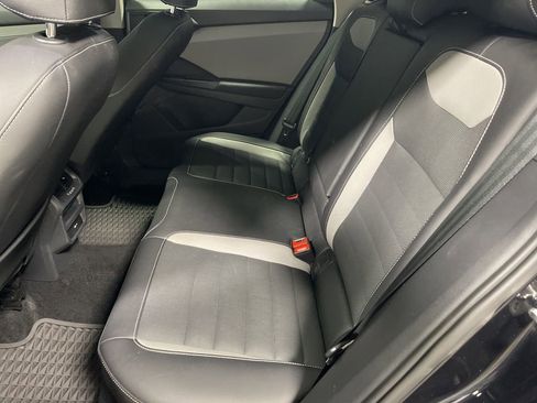 Used 2022 Volkswagen Taos SEL w/ Panoramic Sunroof Package image 15