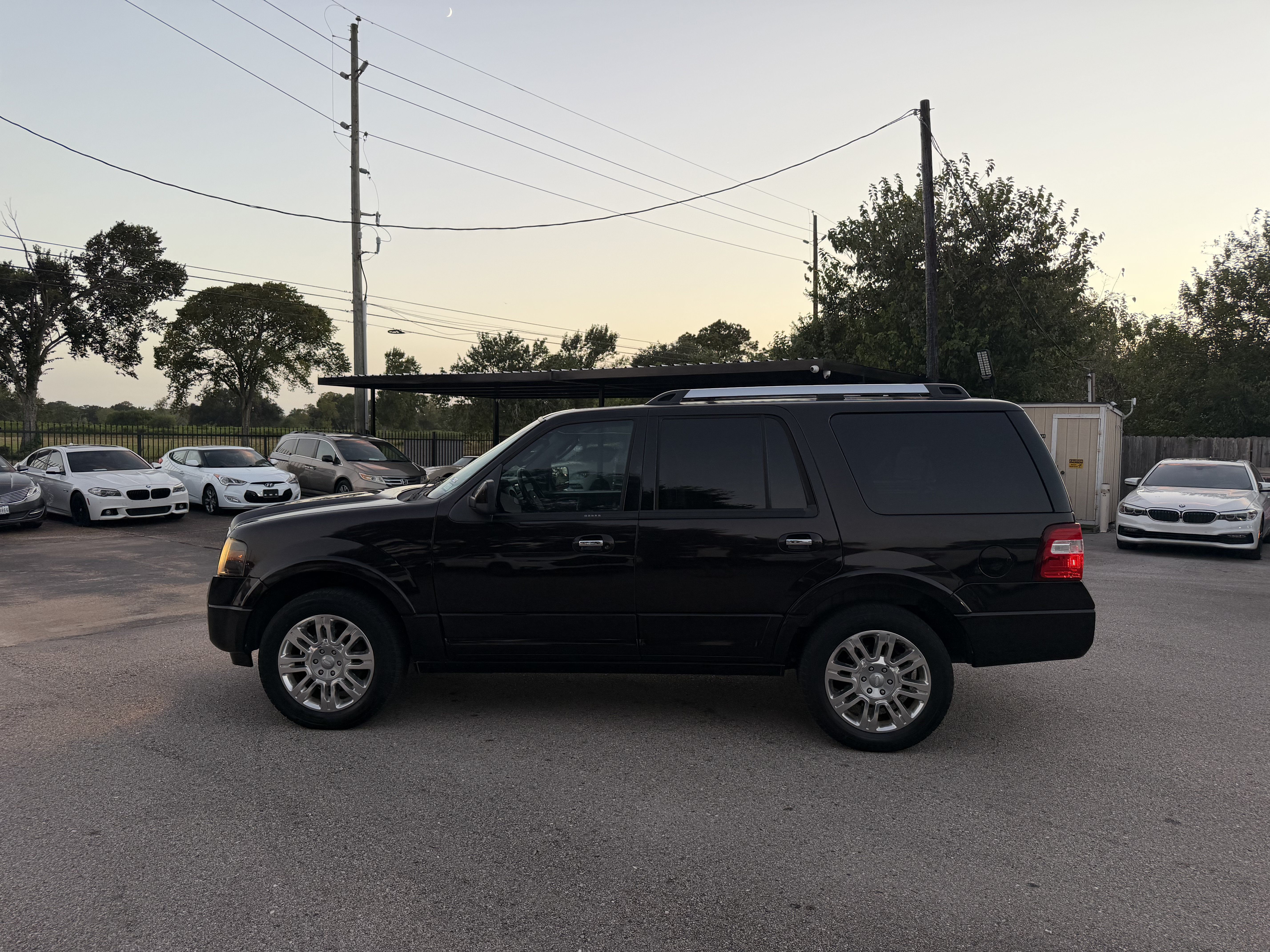 Used 2013 Ford Expedition Limited RWD image 9