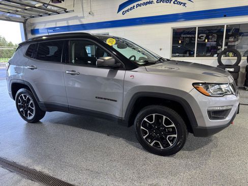 Used 2020 Jeep Compass Trailhawk AWD/4WD image 12