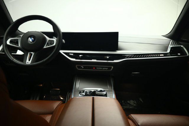 Used 2025 BMW X7 M60i w/ Executive Package AWD/4WD image 37
