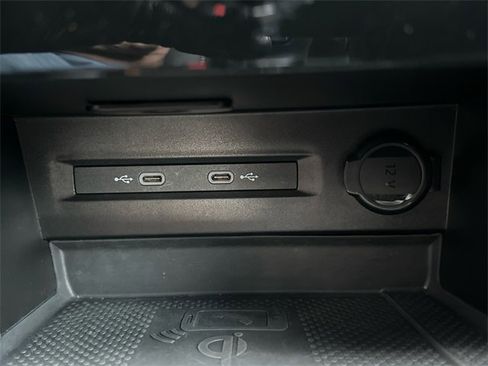 Used 2024 Volkswagen Taos SE image 31