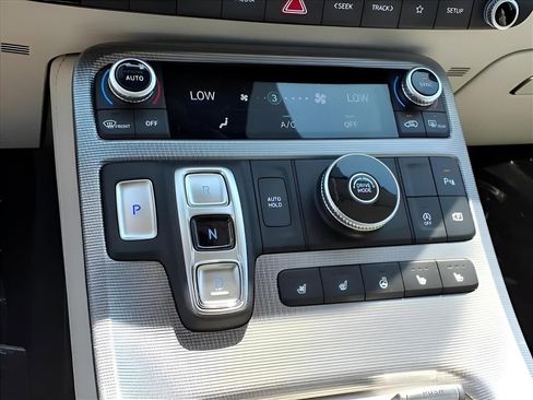 Used 2024 Hyundai Palisade Calligraphy image 18