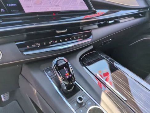 Used 2024 Cadillac Escalade V w/ LPO, ONYX Package image 22