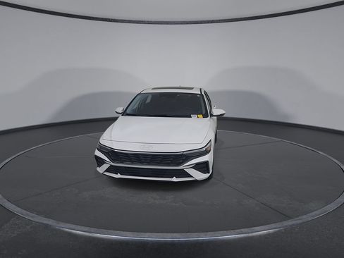 Used 2025 Hyundai Elantra Limited FWD image 5