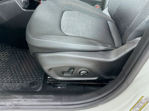 Used 2022 Jeep Renegade Trailhawk image 9