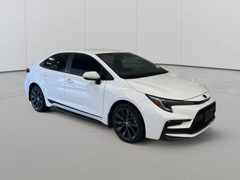 Used 2023 Toyota Corolla SE FWD image 3