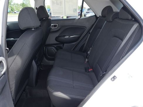 Used 2025 Hyundai Venue SEL FWD image 25
