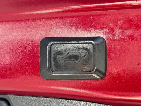 Used 2022 Toyota RAV4 XLE Premium image 6