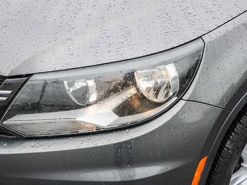 Used 2015 Volkswagen Tiguan SE image 10