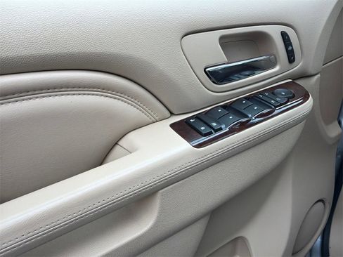 Used 2013 Cadillac Escalade Luxury image 39