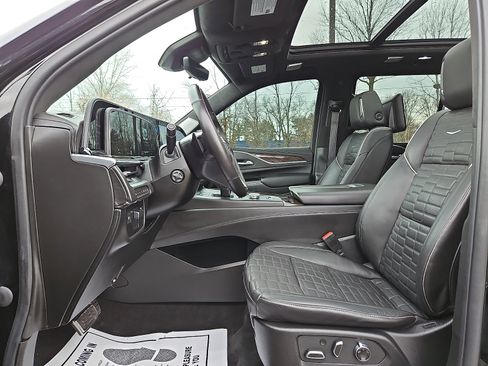 Used 2023 Cadillac Escalade Sport Platinum w/ LPO, ONYX Package image 13