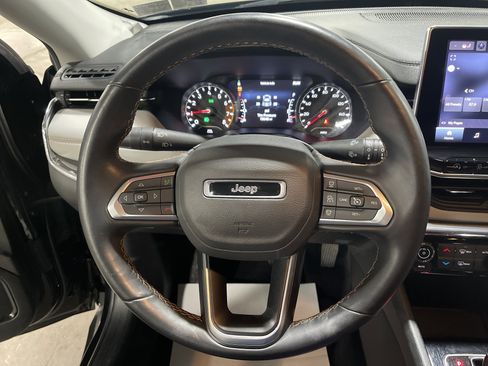 Used 2022 Jeep Compass Limited image 15