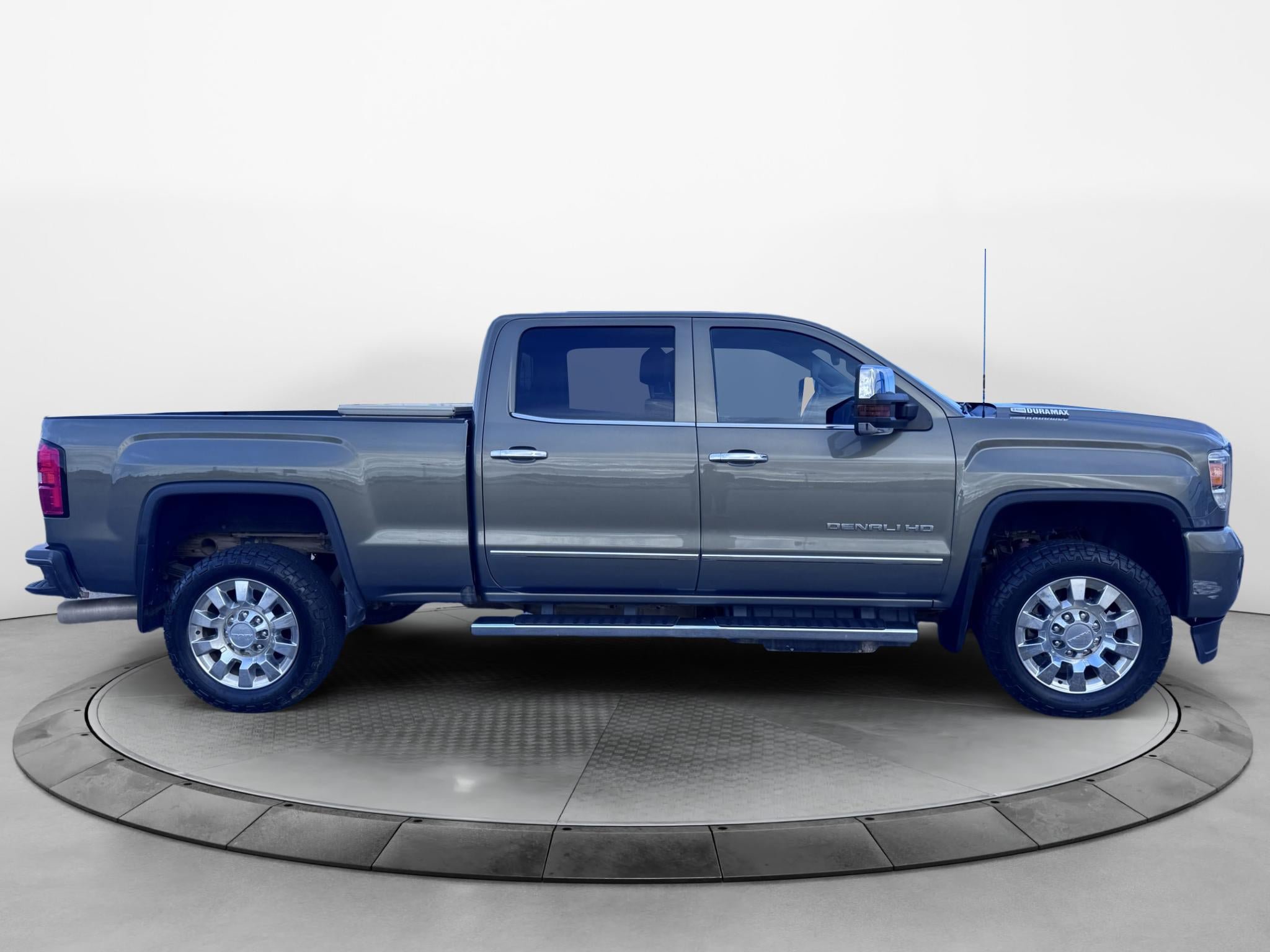 Used 2017 GMC Sierra 2500 Denali w/ Duramax Plus Package AWD/4WD image 2