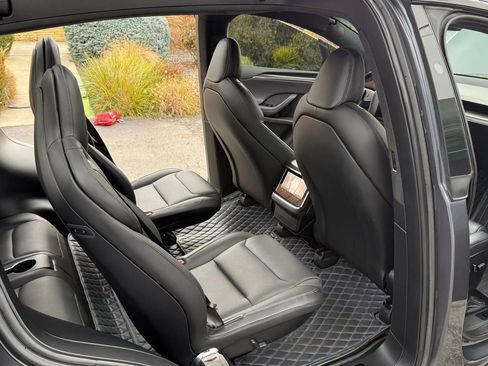 Used 2022 Tesla Model X Plaid image 30