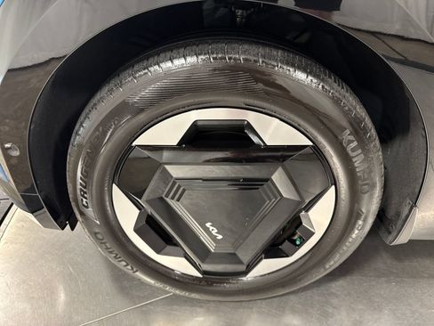 Certified 2024 Kia EV9 Land AWD/4WD image 2