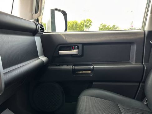 Used 2010 Toyota FJ Cruiser 4WD image 33