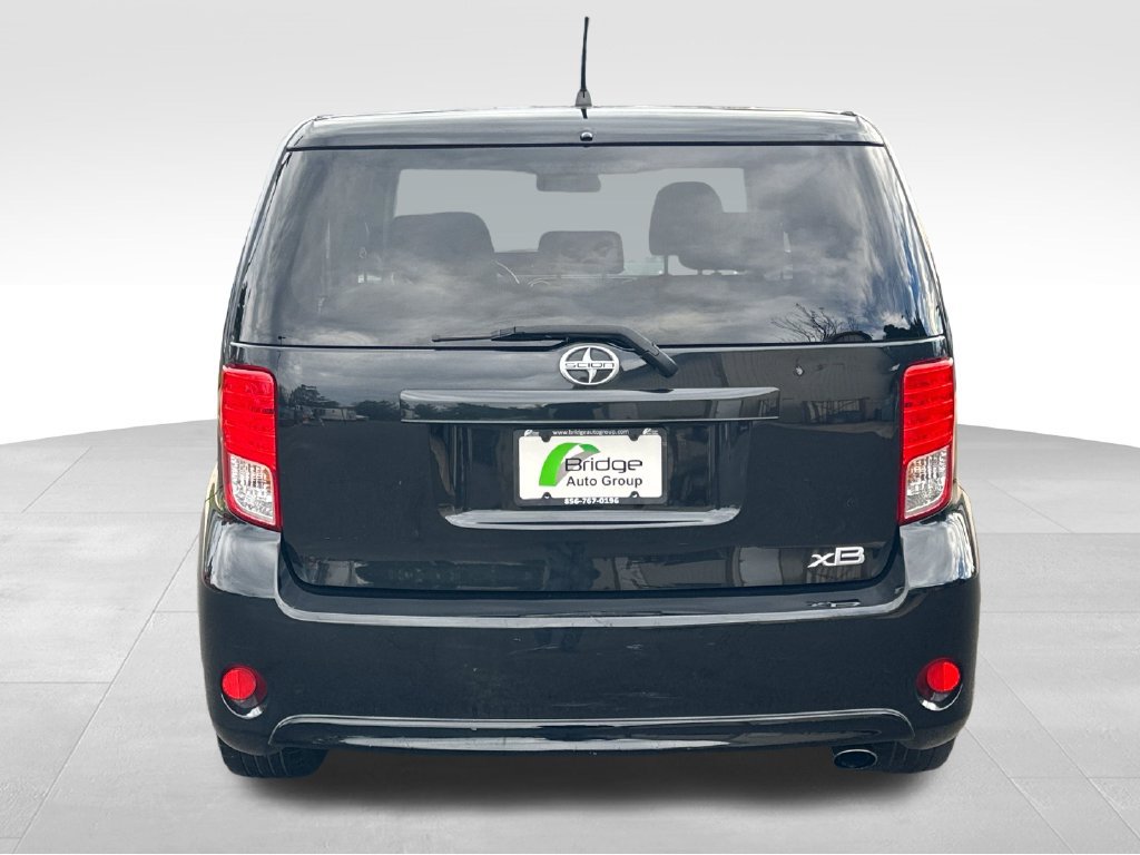 Used 2014 Scion xB FWD image 6