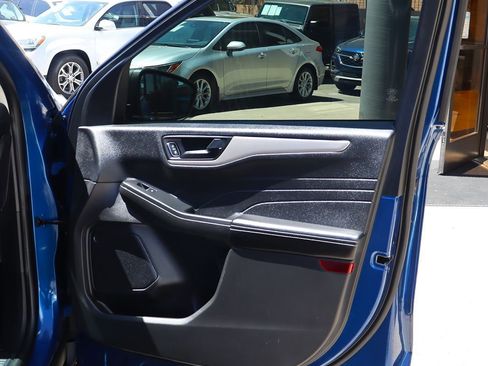 Used 2022 Ford Escape SE image 33