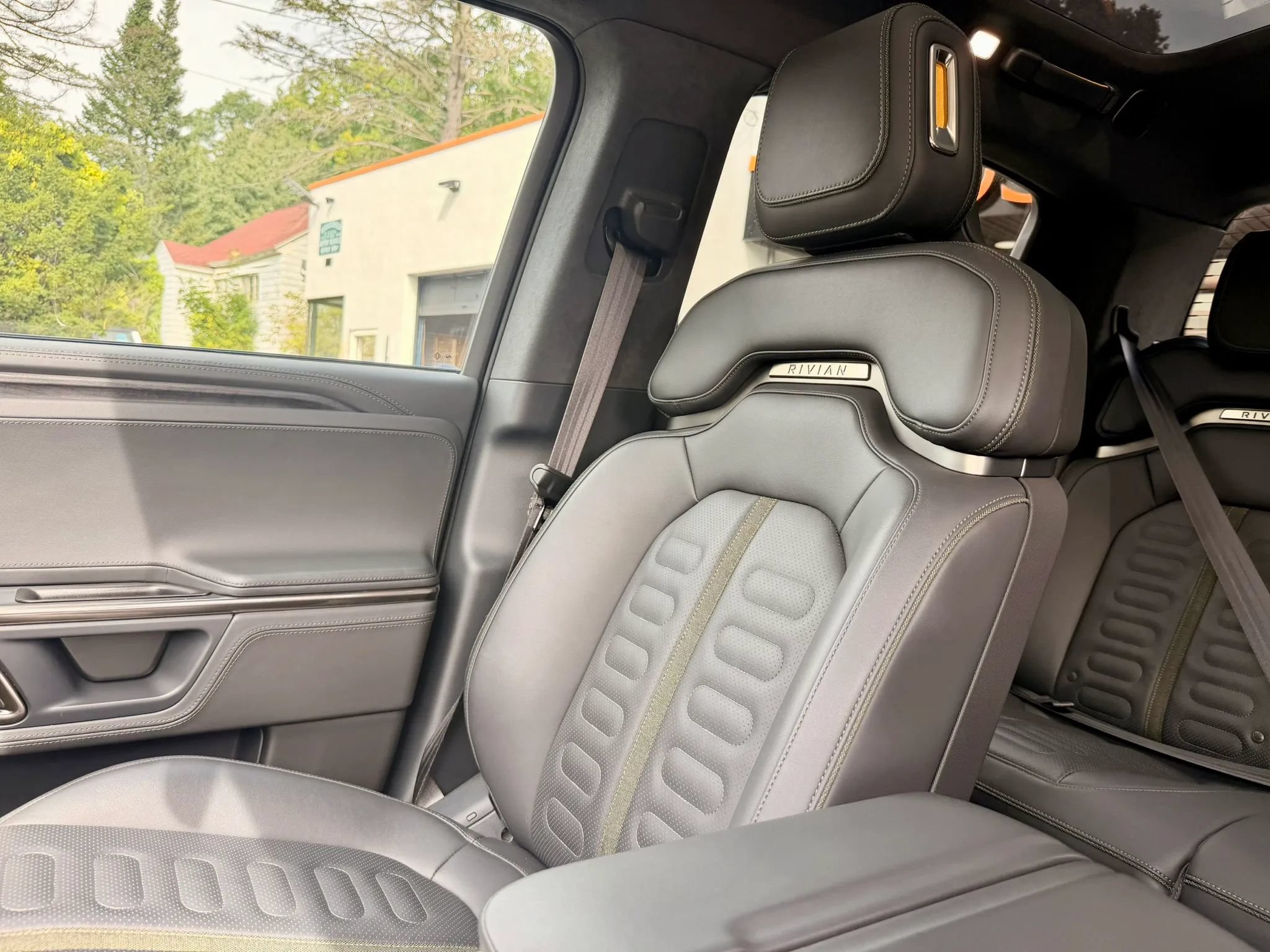 Used 2022 Rivian R1T Adventure AWD/4WD image 24