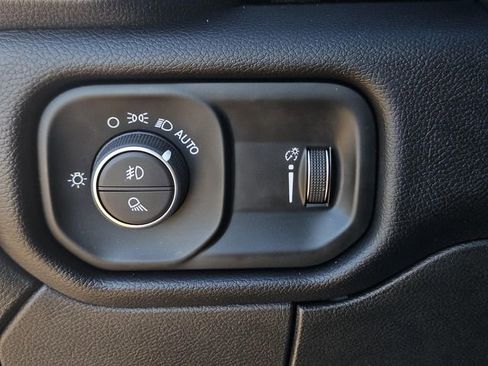 Used 2024 RAM 2500 Big Horn w/ Sport Appearance Package image 33