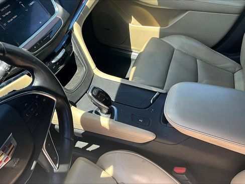 Used 2017 Cadillac XT5 Luxury w/ Driver Awareness Package image 11