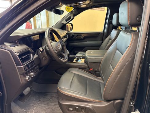 Used 2025 GMC Yukon AT4 w/ AT4 Premium Plus Package AWD/4WD image 10